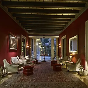 The Gentleman Of Guest house Verona